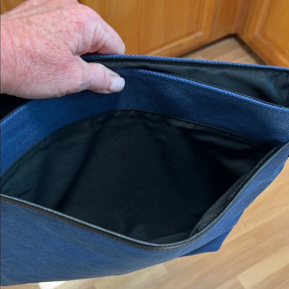 Levenger Blue Crossbody/Messenger Bag - Picture 10 of 10